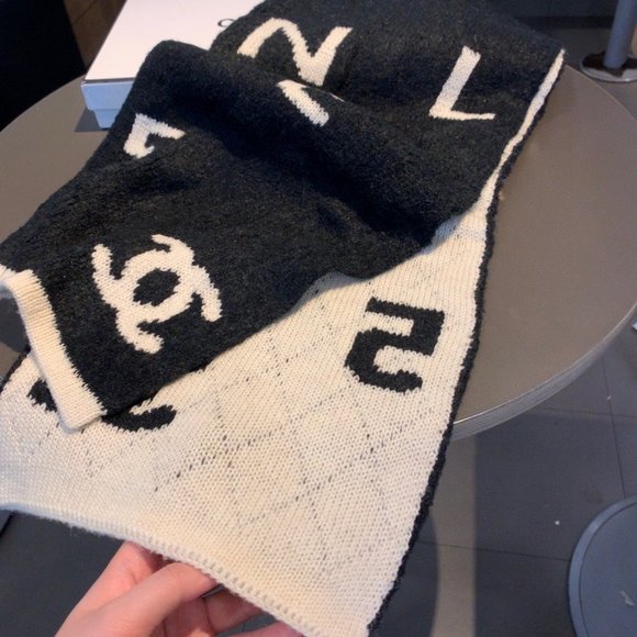 ๐โจAUTHENTICโจ๐CHANEL scarf - Picture 1 of 5
